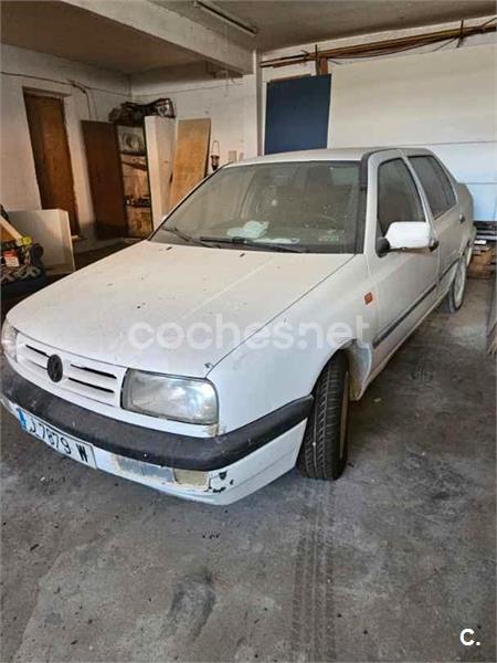 VOLKSWAGEN Vento