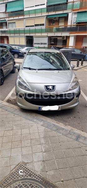 PEUGEOT 207 Confort 1.4 75