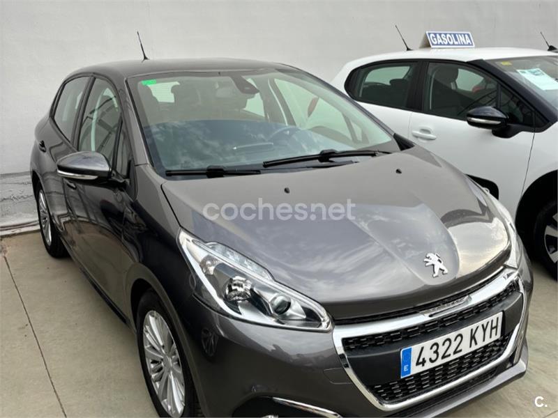 PEUGEOT 208 Signature 1.2L PureTech