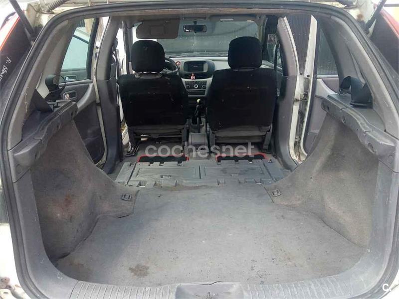 NISSAN Almera Tino