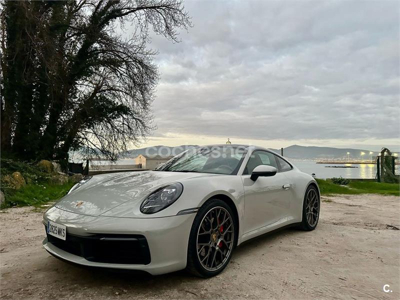 PORSCHE 911 Carrera 4S
