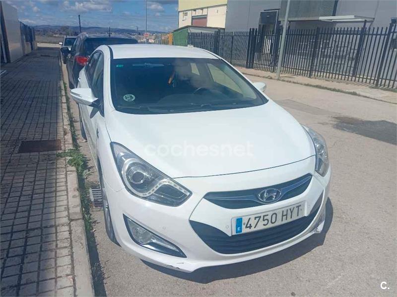 HYUNDAI i40