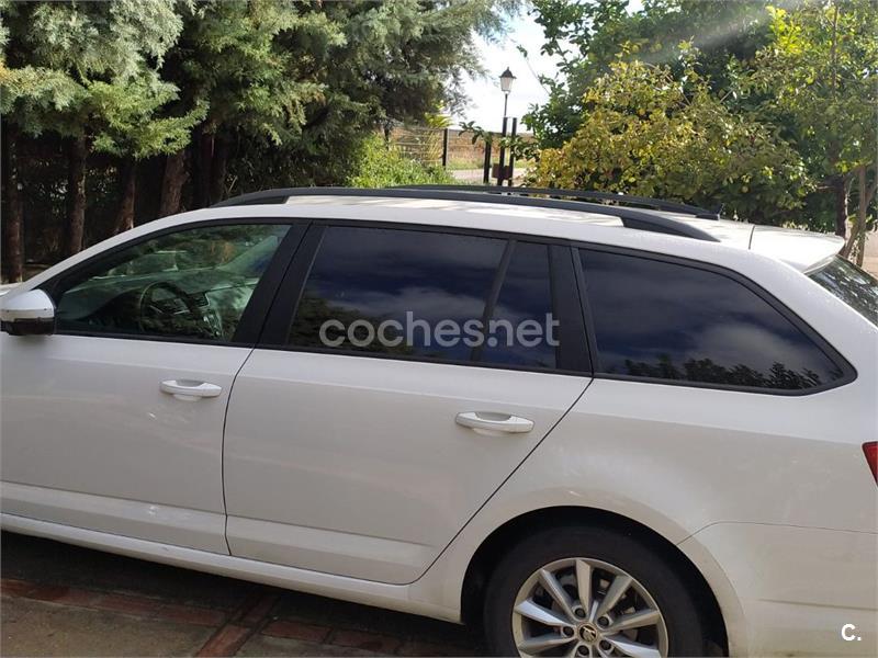 SKODA Octavia Combi 1.6 TDI CR DSG Elegance