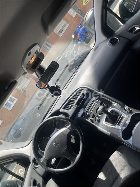 PEUGEOT 3008 Confort 1.6 HDI 110 FAP