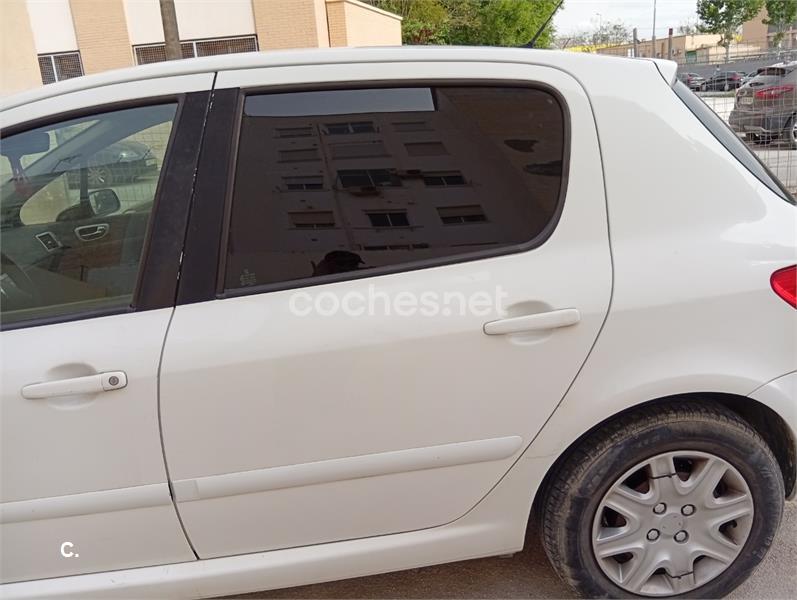 PEUGEOT 307 1.6 HDi DSign