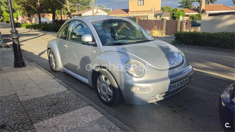 VOLKSWAGEN New Beetle 2.0