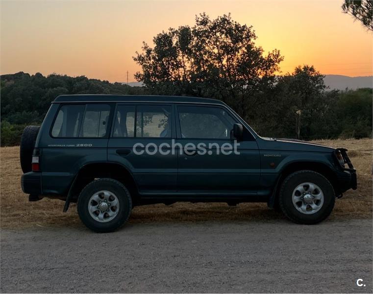 MITSUBISHI Montero