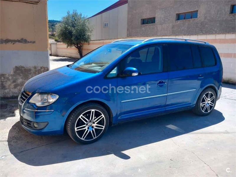 VOLKSWAGEN Touran