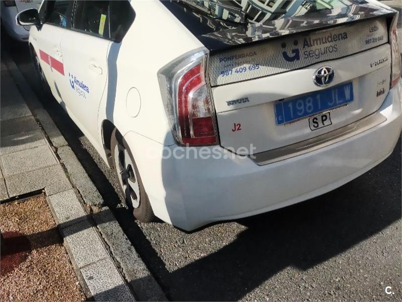 TOYOTA Prius Advance