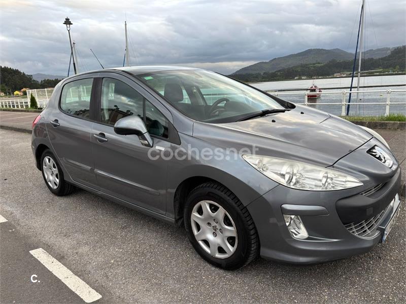 PEUGEOT 308 Confort 1.6 HDI 112 FAP CMP Auto.