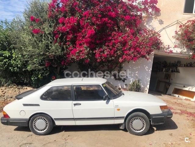 SAAB 900