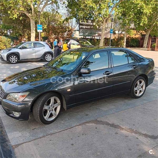 LEXUS IS200