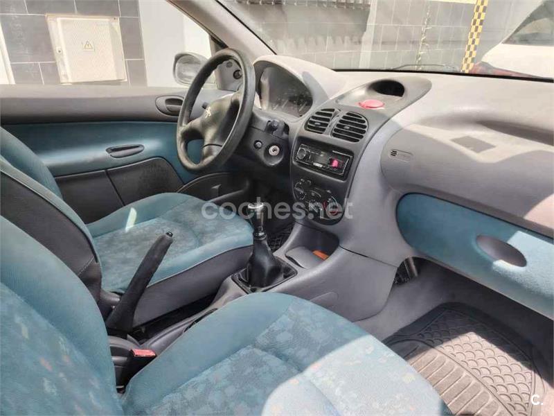 PEUGEOT 206