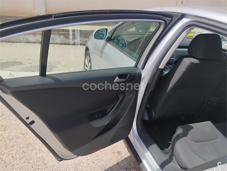 VOLKSWAGEN Passat Variant 2.0 TDI DPF Bluemotion