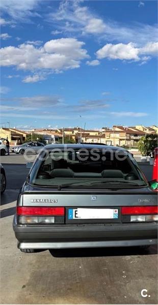 RENAULT R25