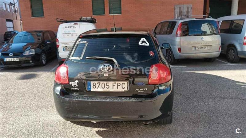 TOYOTA Auris