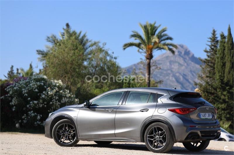 INFINITI Q30
