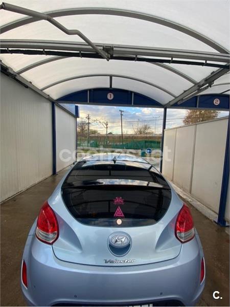 HYUNDAI Veloster