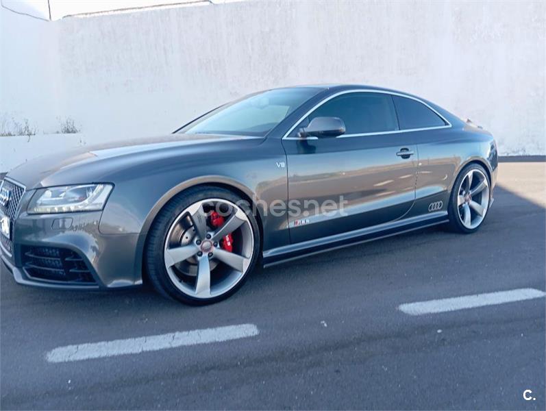 AUDI V8