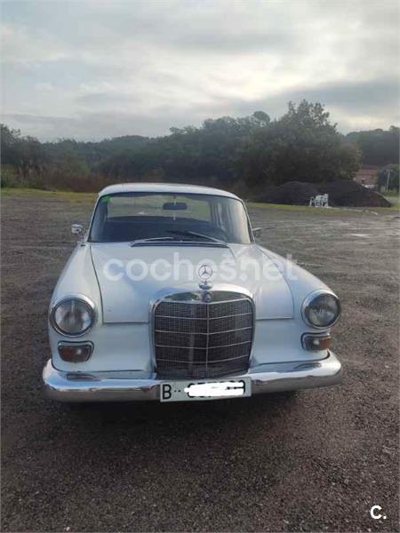 MERCEDES-BENZ 200