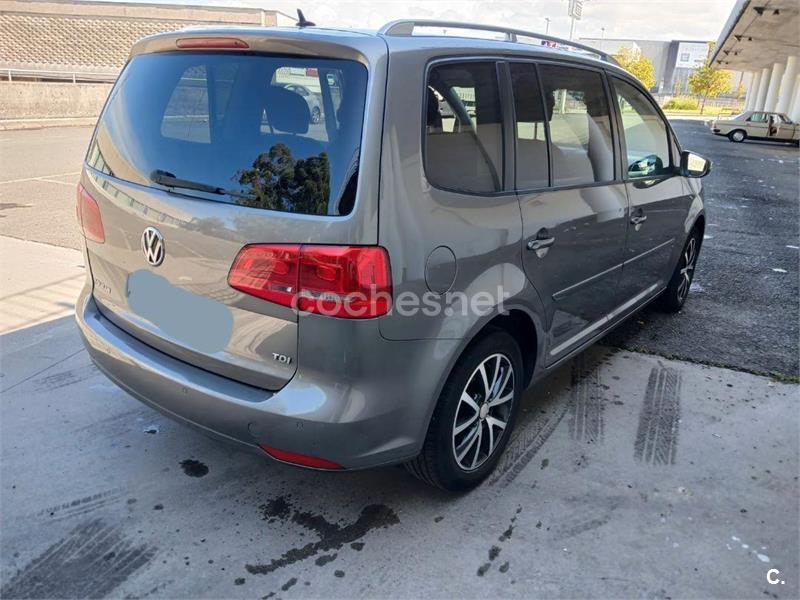 VOLKSWAGEN Touran