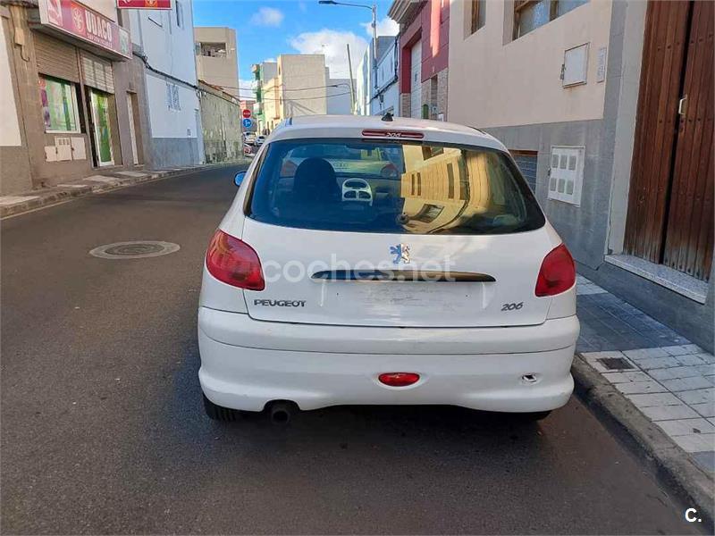 PEUGEOT 206