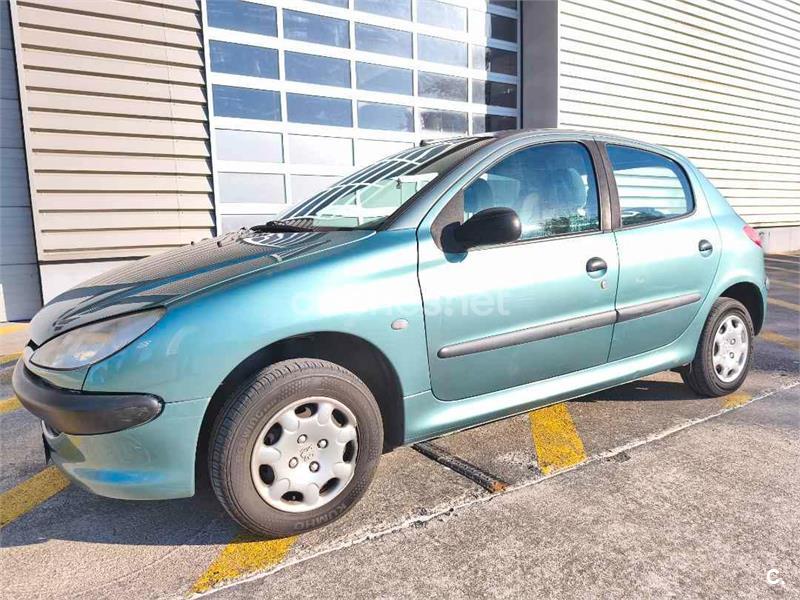 PEUGEOT 206