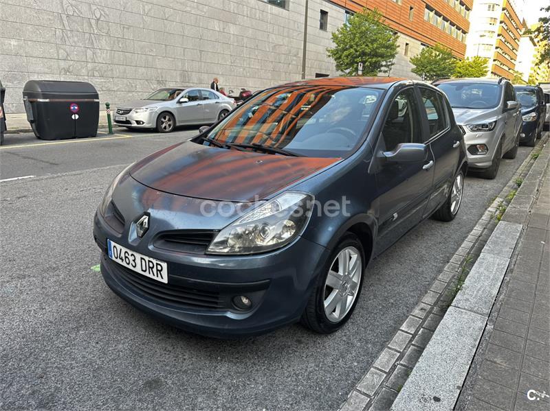 RENAULT Clio Luxe Privilege 1.5 DCI105