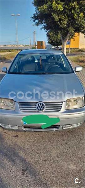 VOLKSWAGEN Bora
