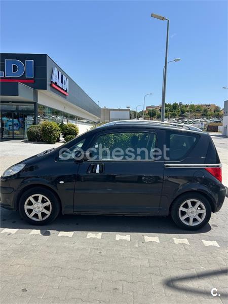 PEUGEOT 1007 1.4 HDi Dolce