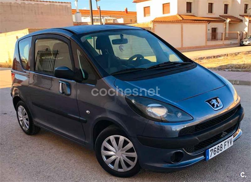 PEUGEOT 1007