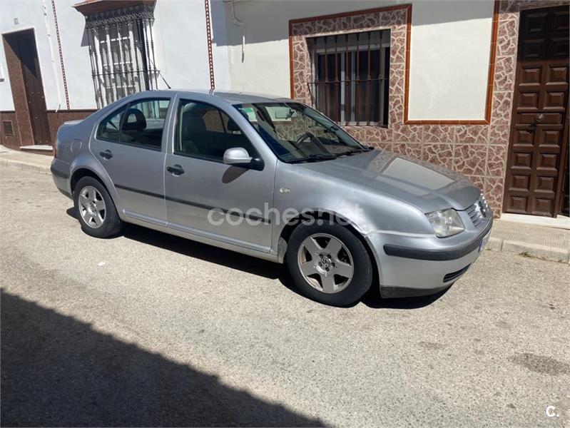 VOLKSWAGEN Bora