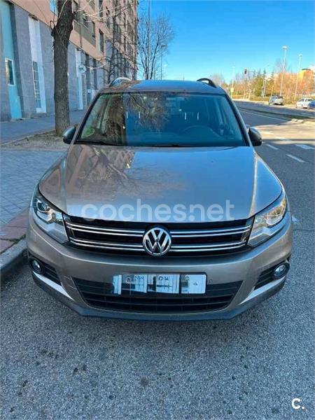 VOLKSWAGEN Tiguan