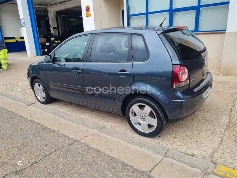VOLKSWAGEN Polo