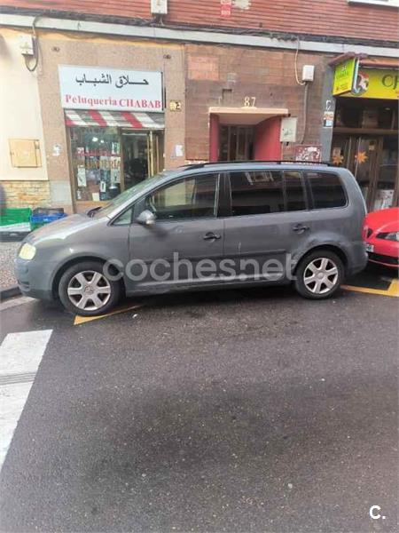 VOLKSWAGEN Touran
