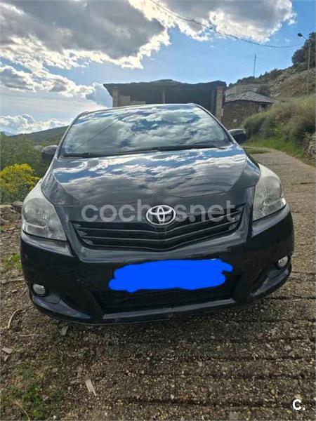 TOYOTA Verso