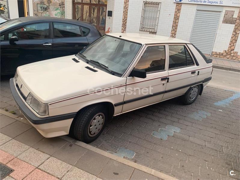 RENAULT R11