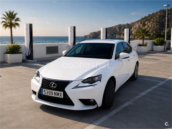 LEXUS IS 300h Hybrid Drive