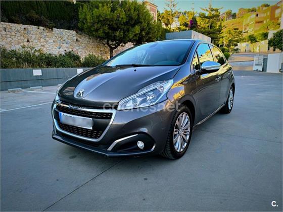 PEUGEOT 208 Signature 1.2L PureTech