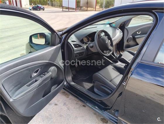 RENAULT Megane Authentique 1.6 16v 100