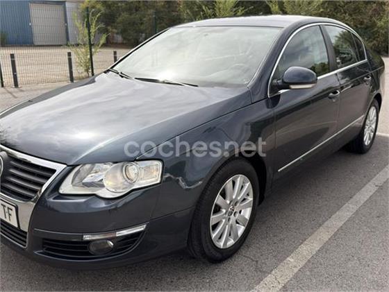 VOLKSWAGEN Passat 2.0 FSI Advance