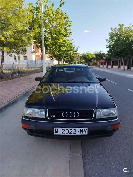 AUDI V8