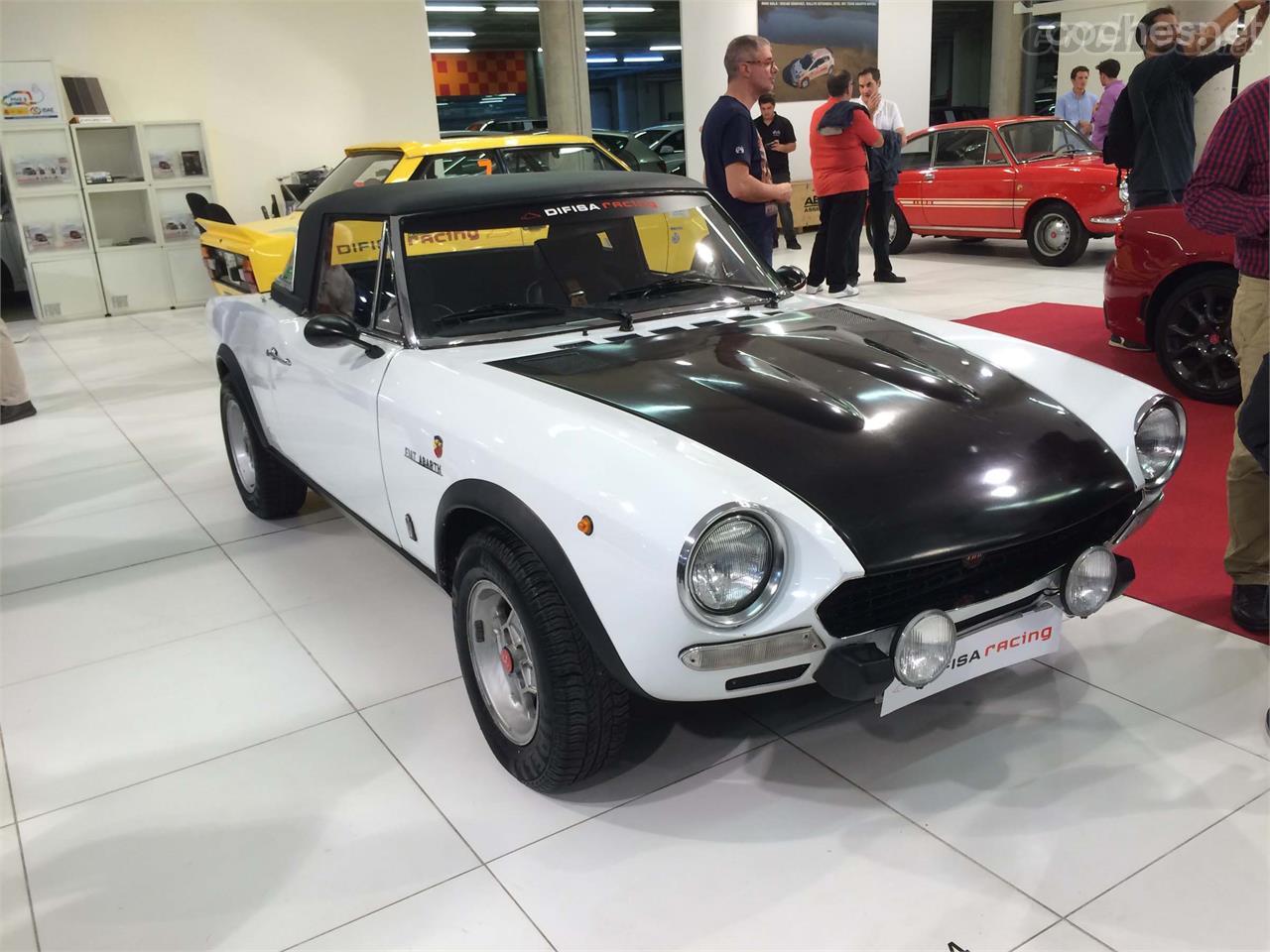 El nuevo Abarth 124 Spider, es una reinterpretación del modelo que Abarth fabricó entre 1972 y 1974.