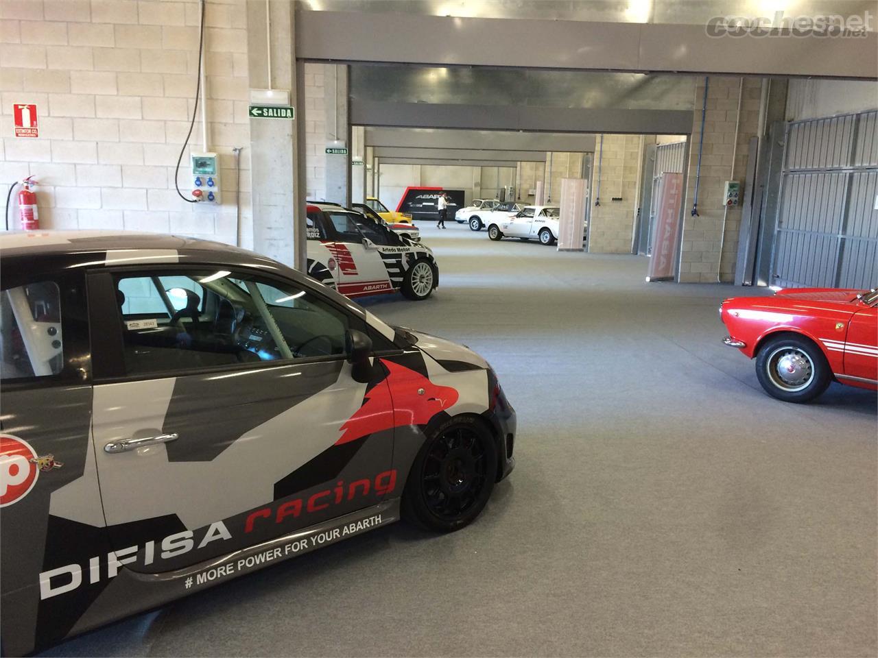 Abarth España, Difisa Racing y un grupo de coleccionistas reunieron en los boxes una espectacular selección de clásicos de la marca.