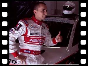 Jorge Lorenzo prueba el Abarth 500 Asetto Corse: Lorenzo 'monta' en el Abar