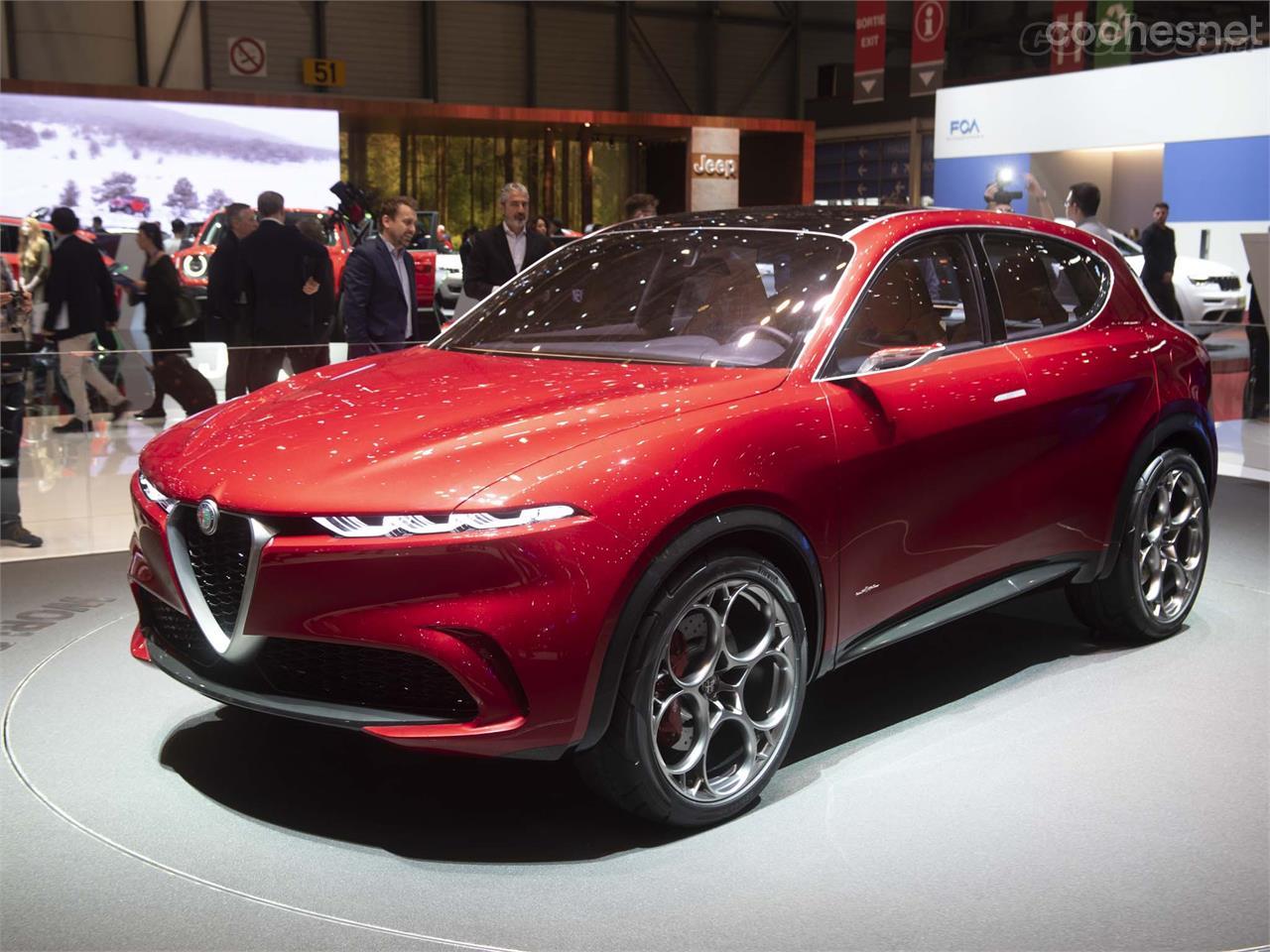 Este concept car, aparentemente casi listo para su fabricación en serie, es al tiempo el primer SUV compacto de Alfa Romeo y su primer híbrido enchufable.