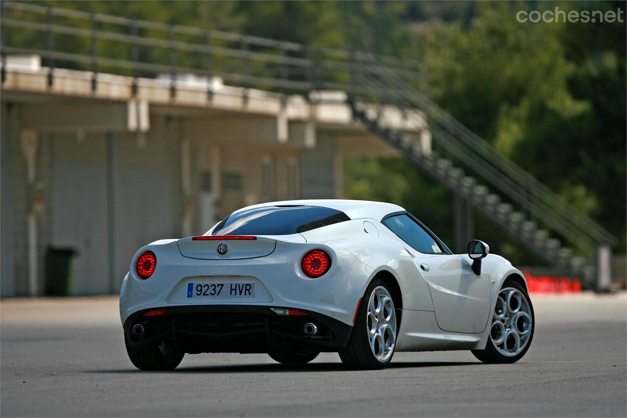 Las ópticas esféricas traseras recuerdan a los pilotos del Alfa Romeo 8C. Fotos: Eloy García