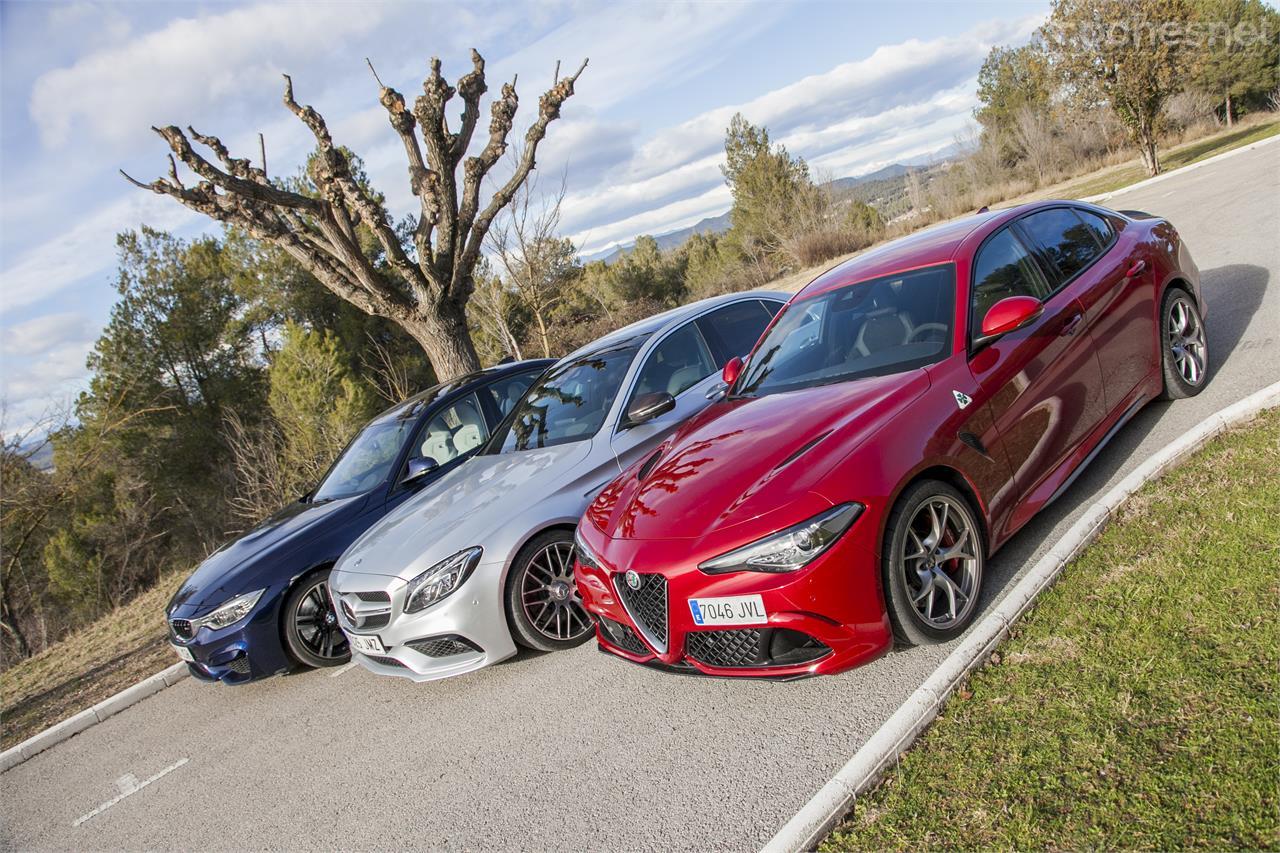 El Alfa Romeo Giulia QV es más barato que sus dos rivales y aunque el precio no suele ser decisivo en este segmento, tiene la mejor relación precio-equipamiento de serie.