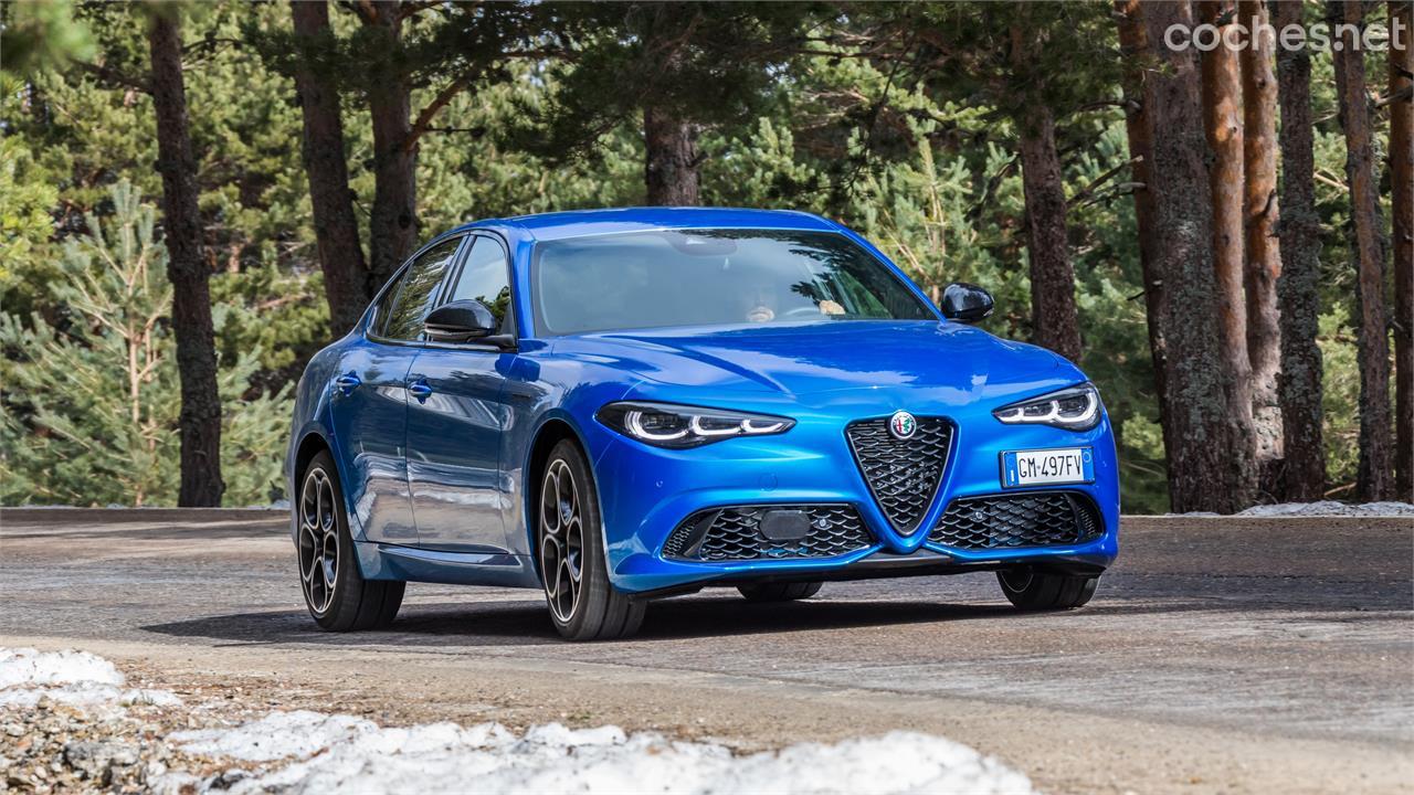 Alfa Romeo Giulia y Stelvio 2023 dan a elegir entre dos motores diésel (160 y 210 CV respectivamente) y uno de gasolina (con 280 CV de potencia). Todas las versiones llevan cambio automático.