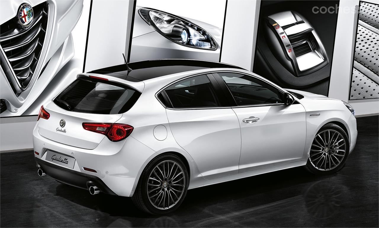 En el exterior el Giulietta Collezione se puede identificar por sus retrovisores y llantas de 17" en color negro.